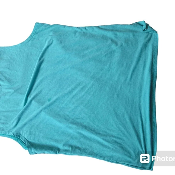 Under Armour V-Neck Sleeveless Shirt - Picture 2 of 3